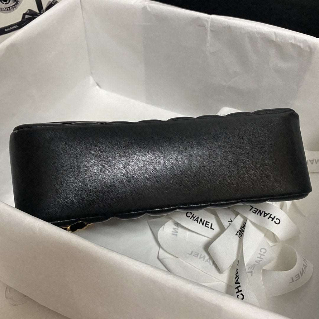 chanel-flap-bag-1 Crossbody