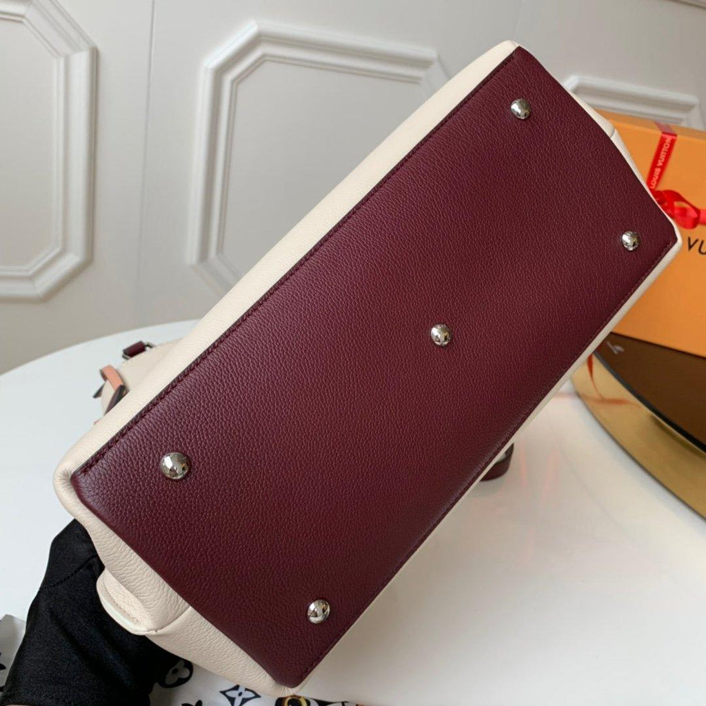 louis-vuitton-lockme-day-bag Handle