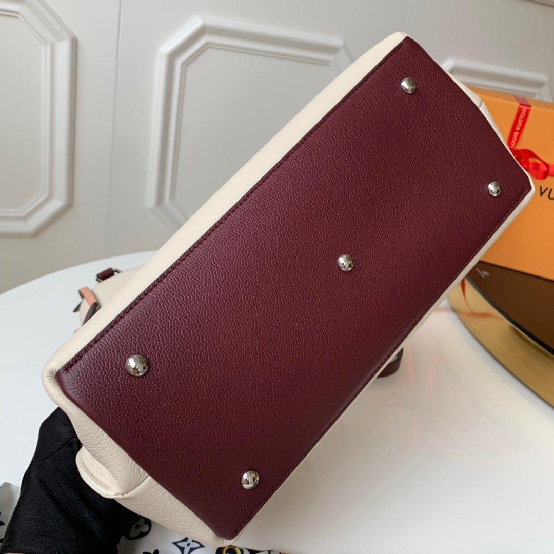louis-vuitton-lockme-day-bag Handle