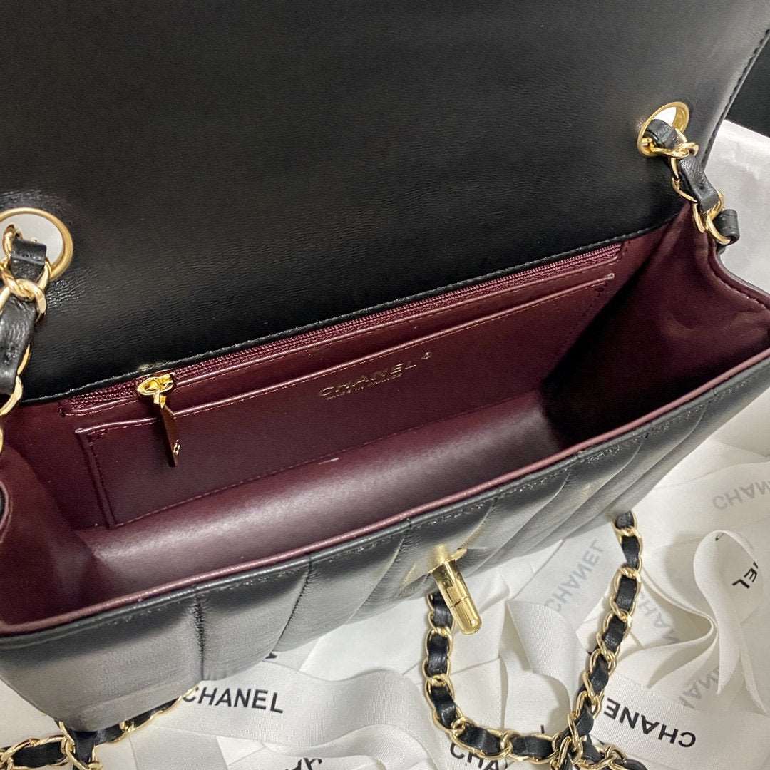 chanel-flap-bag-1 Crossbody
