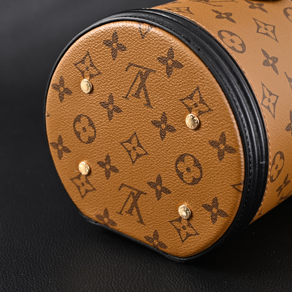 louis-vuitton-cannes-bag-monogram-canvas-vanity-case-with-top-handle-small Handle