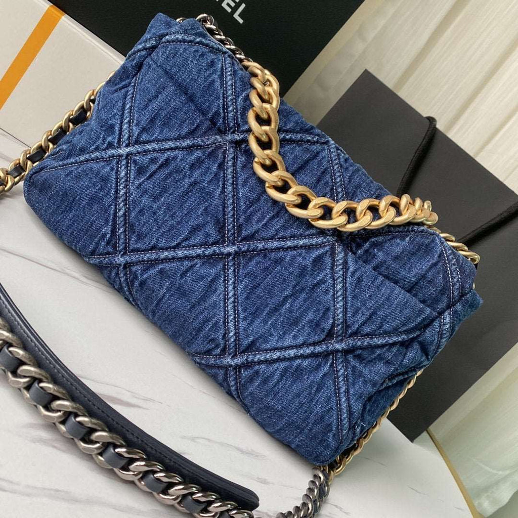 chanel-19-maxi-flap-bag-2 Crossbody