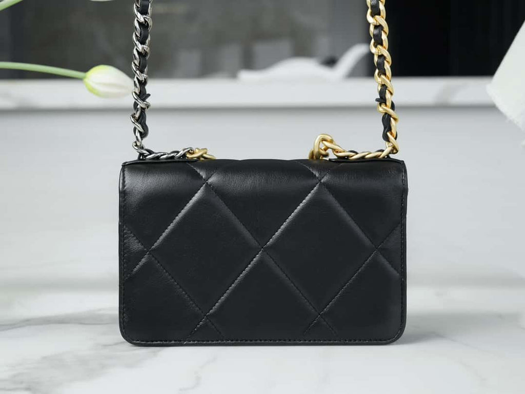 chanel-19-woc-wallet-on-chain-ap0957-black-flap-bag Crossbody