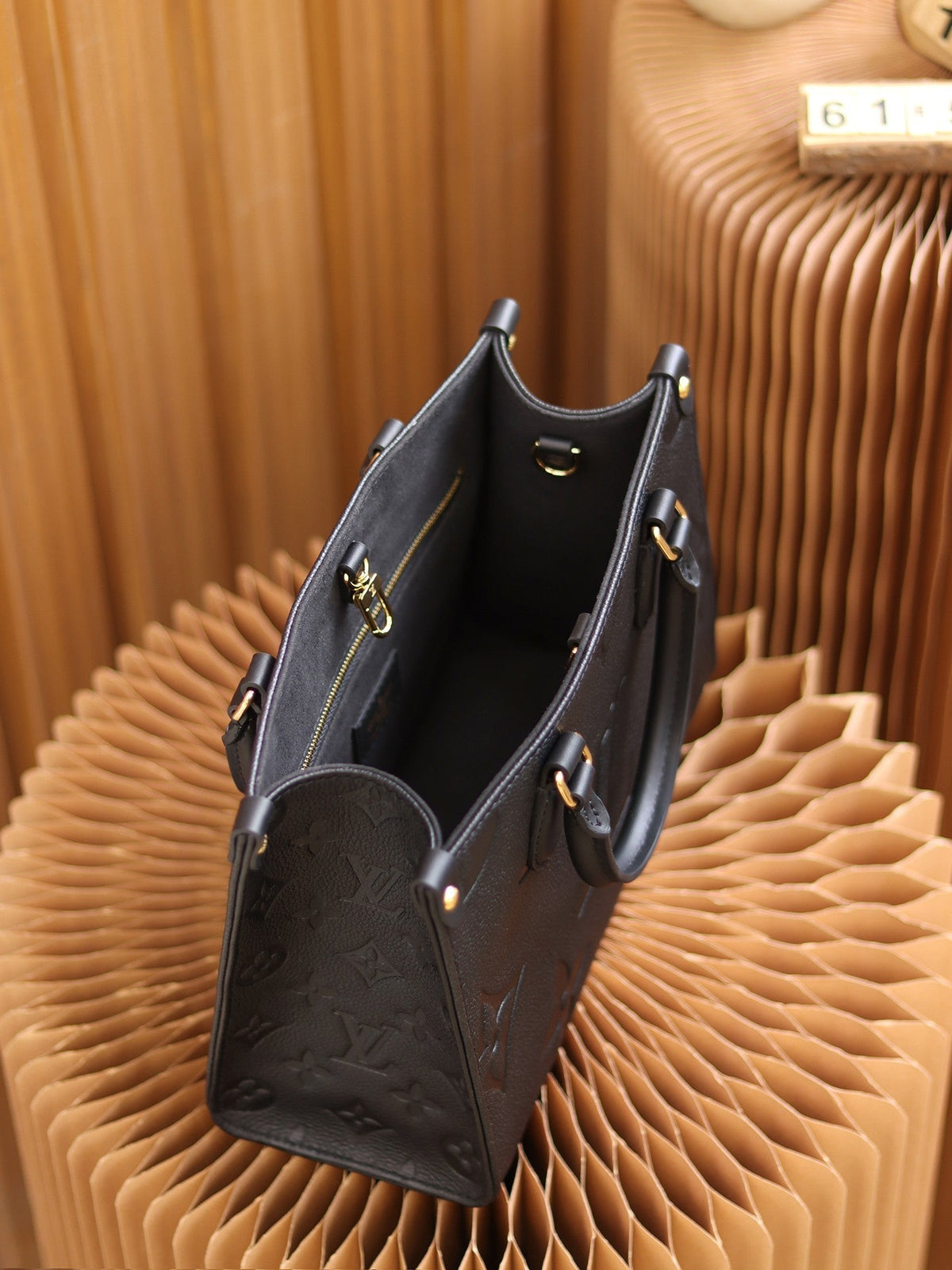louis-vuitton-ebene-monogram-leather-bag Handle