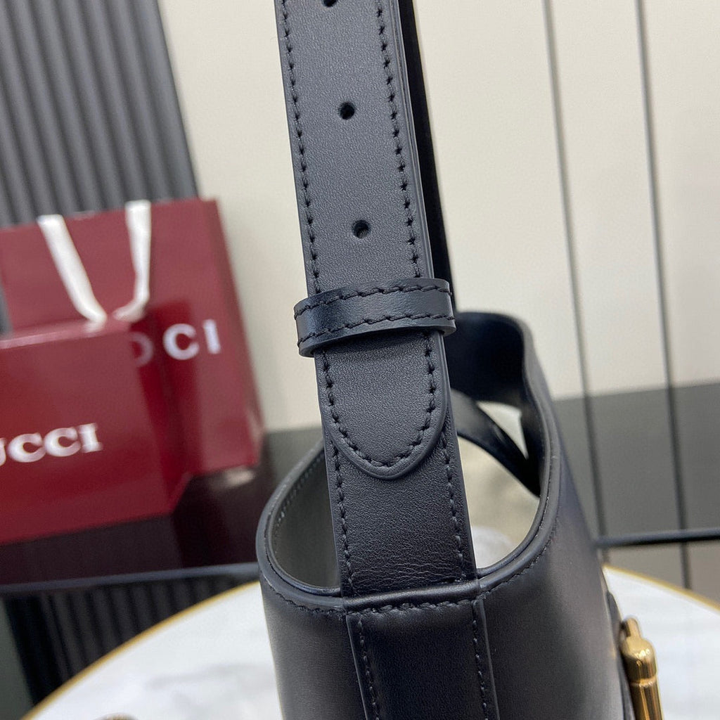gucci-small-horsebit-embellished-leather-bucket-bag Shoulder