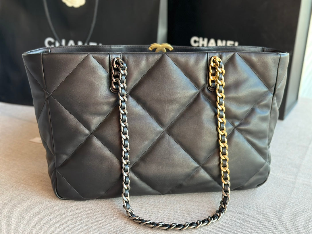 chanel-19-shopping-bag-41-black-lambskin-24-x-41-x-10-cm Tote