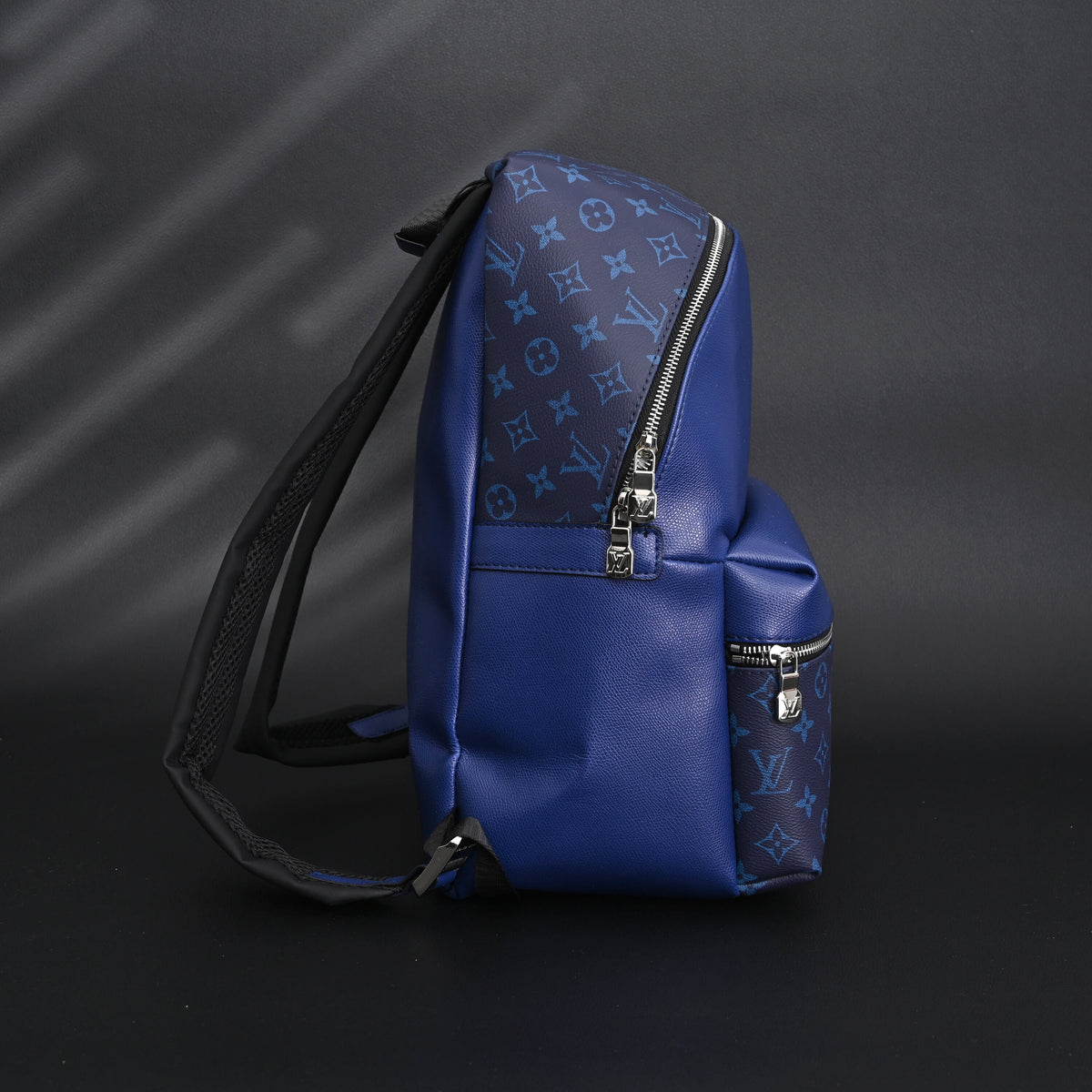 louis-vuitton-discovery-backpack-monogram-canvas-in-blue ohter