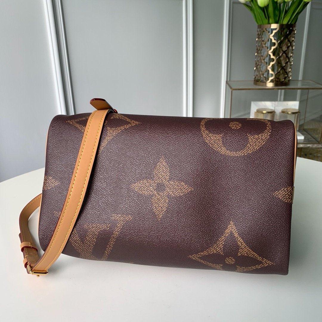 louis-vuitton-bag-25 Crossbody