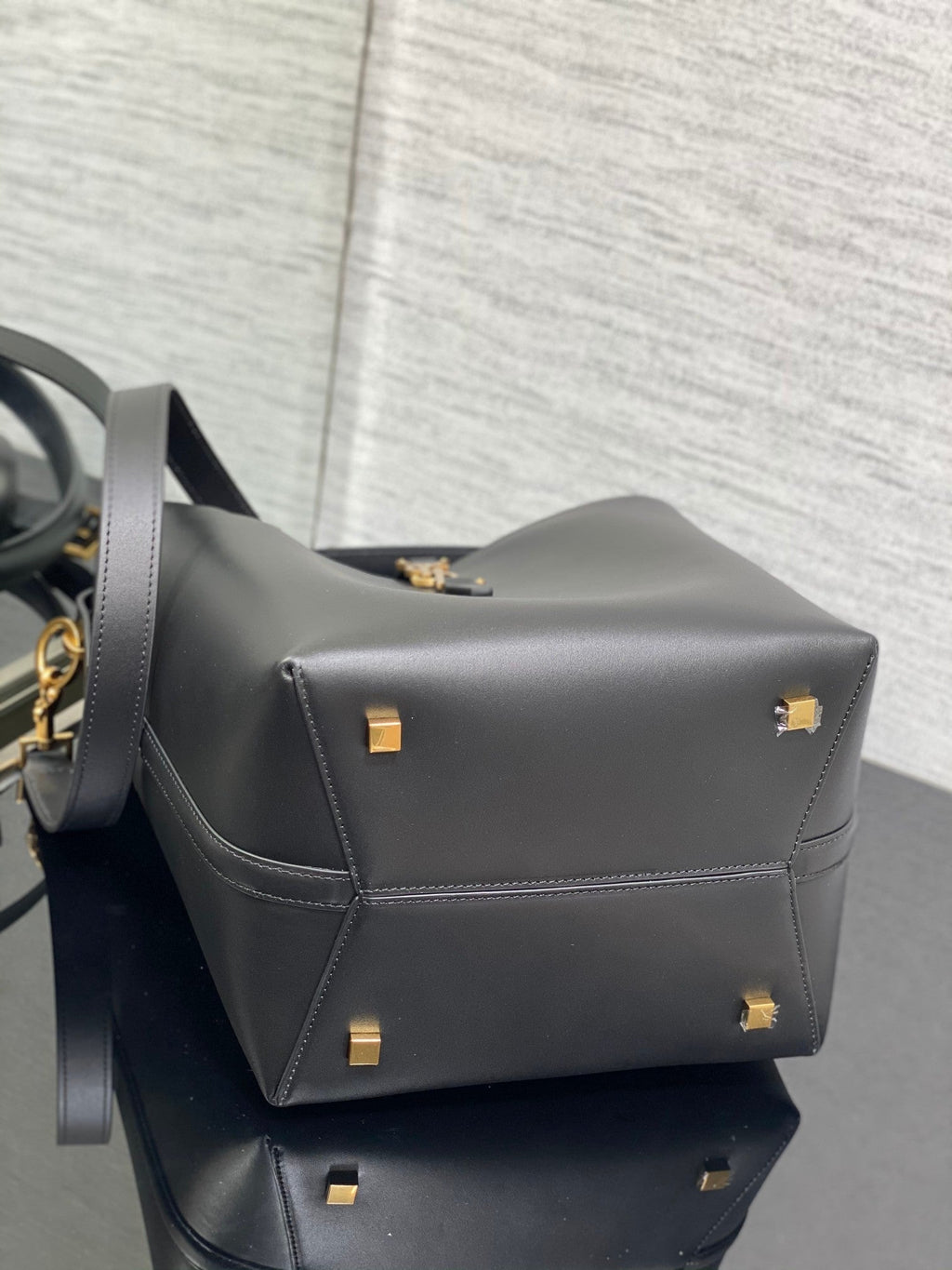 ysl-le-37-in-black-shiny-leather-20-x-25-x-16-cm Shoulder