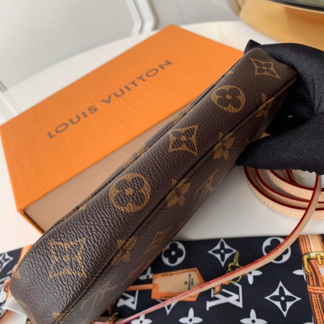 louis-vuitton-pochette-accessoires Shoulder