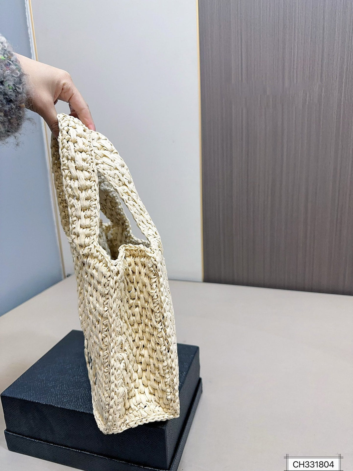 loewe-trend-straw-tote-bag-24x19cm Tote