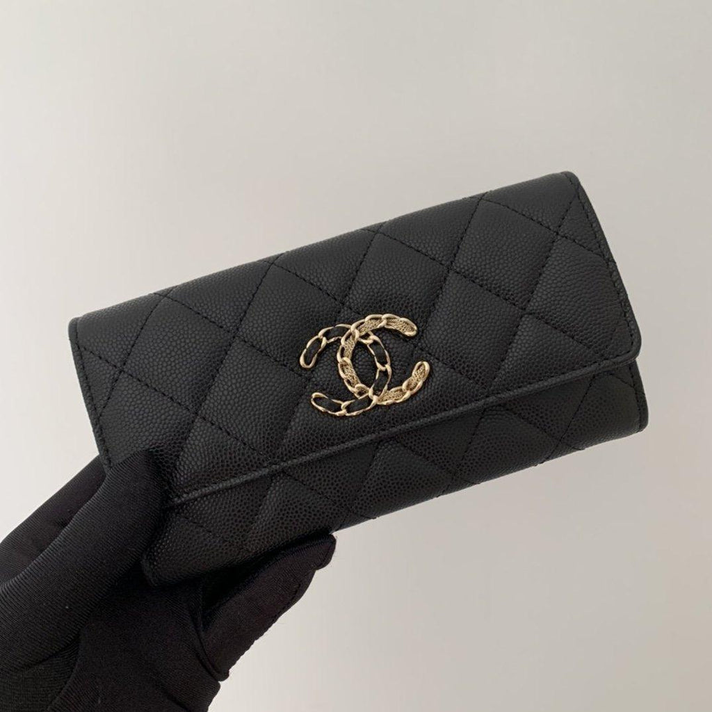 chanel-caviar-quilted-gusset-flap-wallet-copy ohter