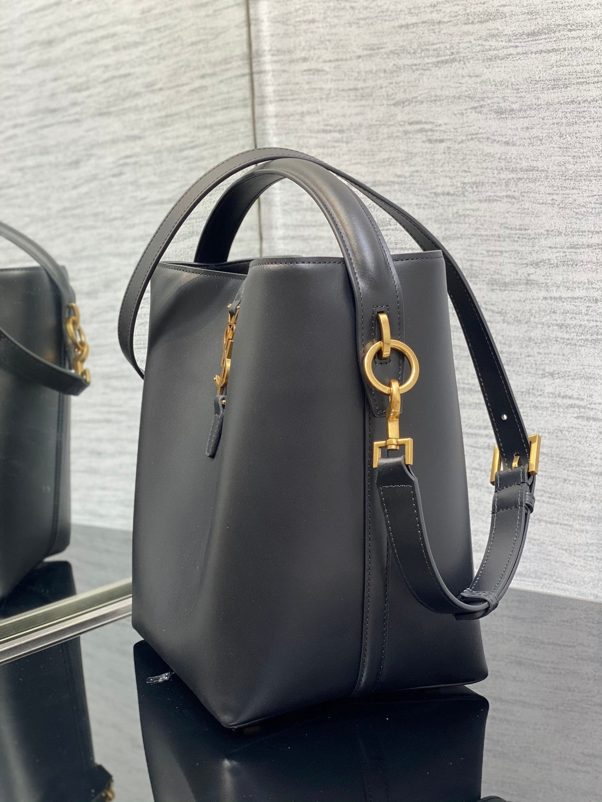 ysl-le-37-in-black-shiny-leather-20-x-25-x-16-cm Shoulder