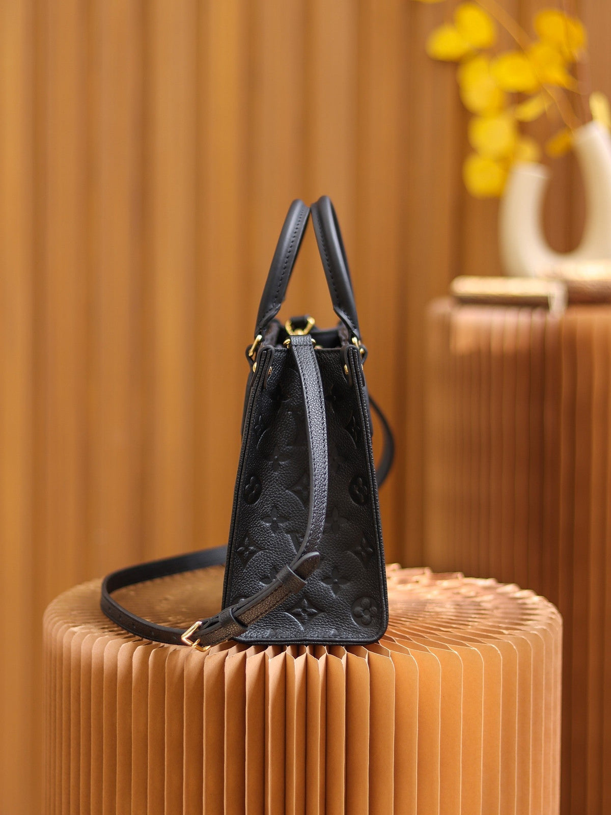 louis-vuitton-ebene-monogram-leather-bag Handle