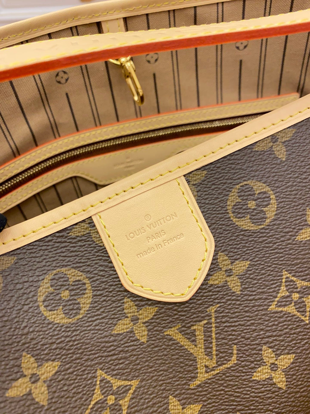 louis-vuitton-graceful-leather-bag Tote