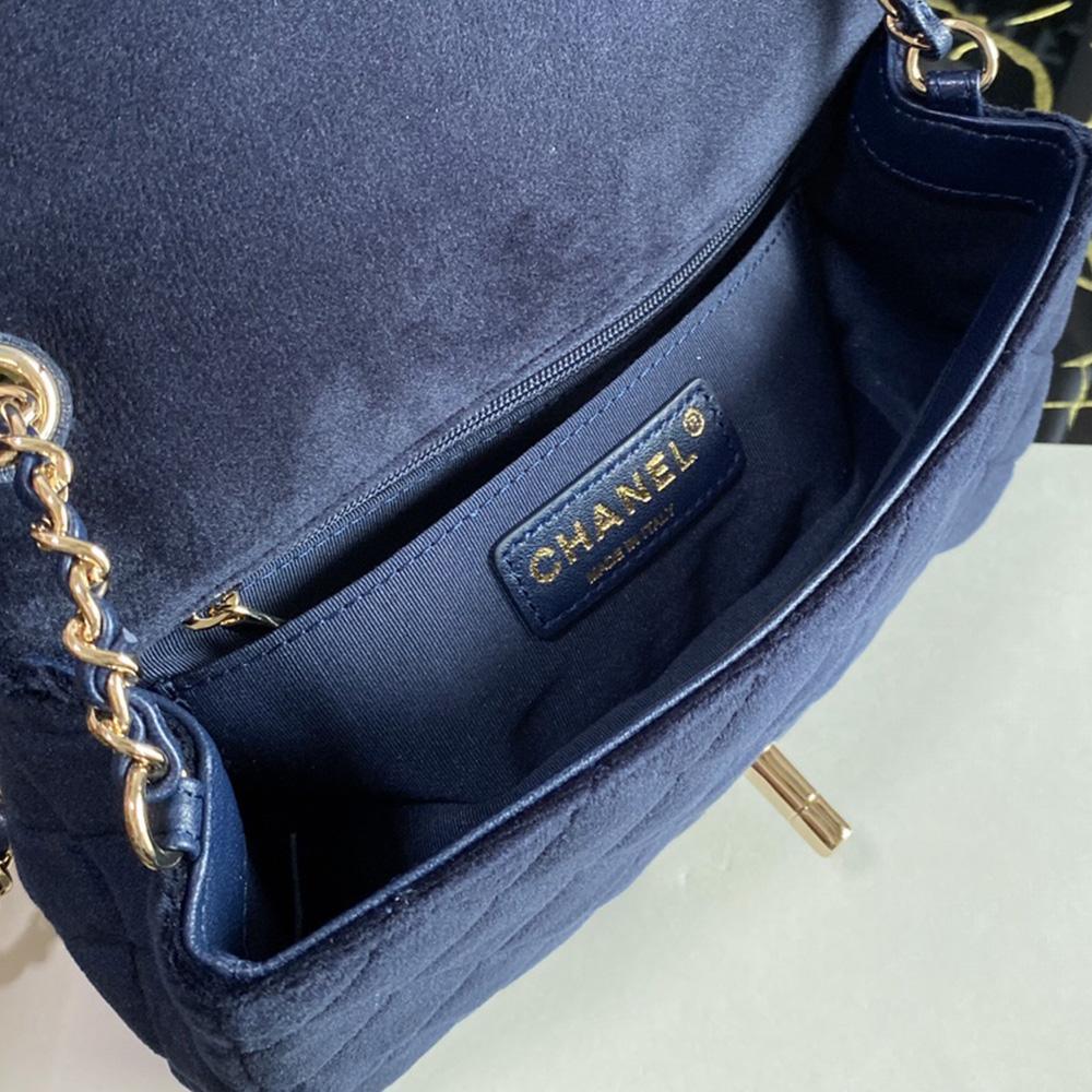 chanel-flap-bag-16 Crossbody