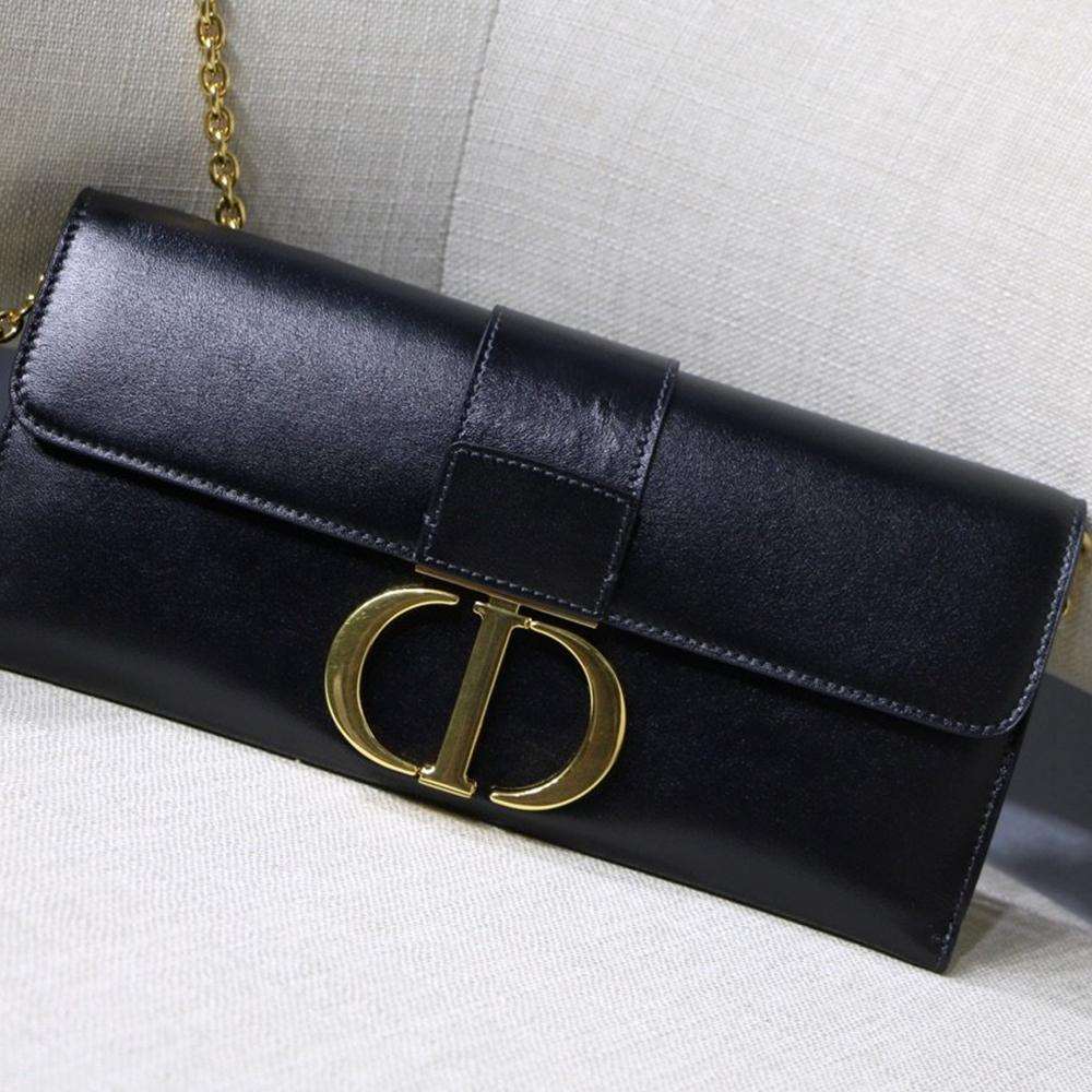 30-montaigne-pouch-9 Handle