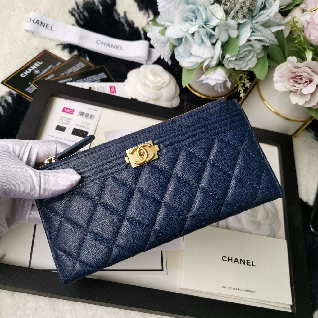 copy-chanel-caviar-quilted-classic-zip-boy-pouch Handle
