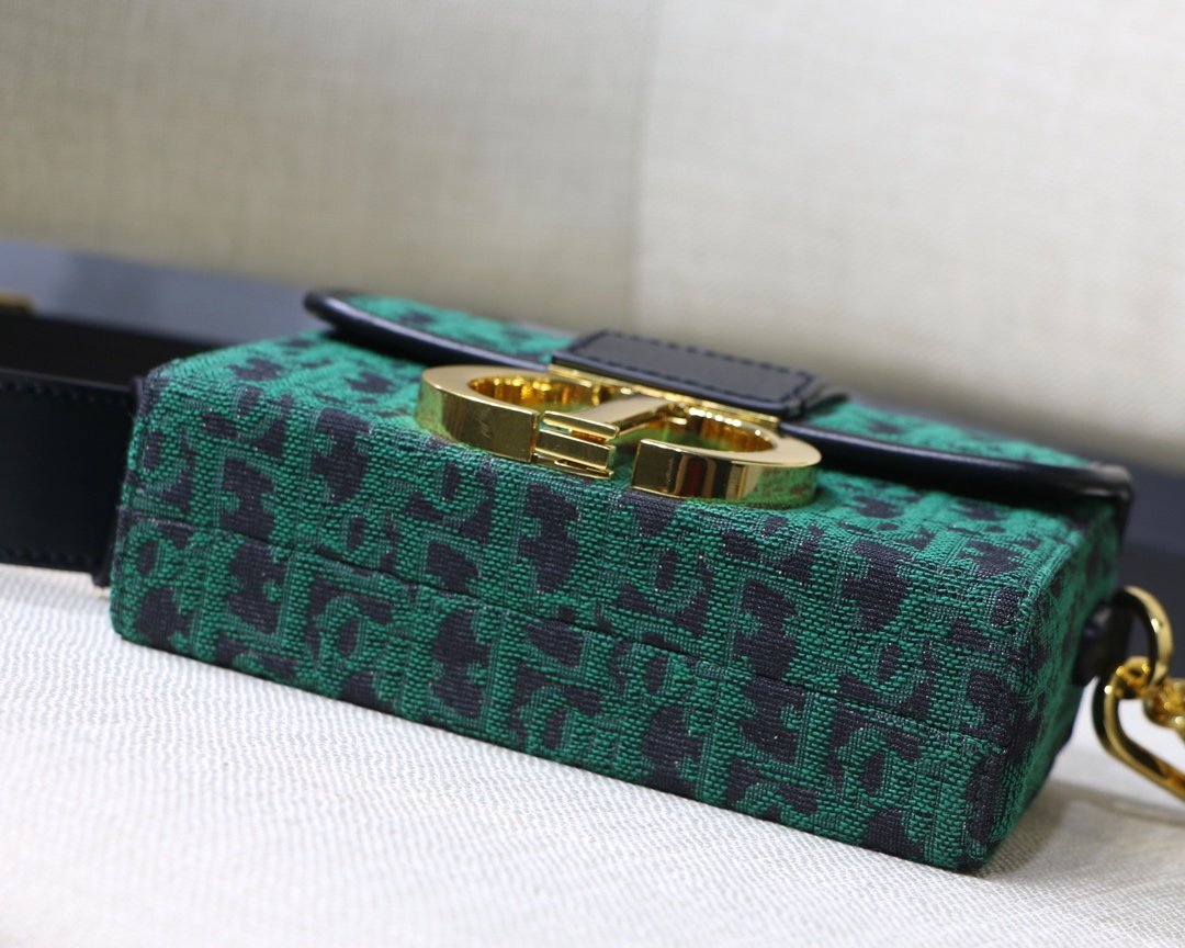 dior-30-montaigne-mini-box-17-5cm-002 Crossbody