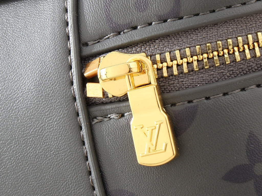 louis-vuitton-lv-vanity-chain-pouch-shoulder-bag-19-11-5-6-5cm Shoulder