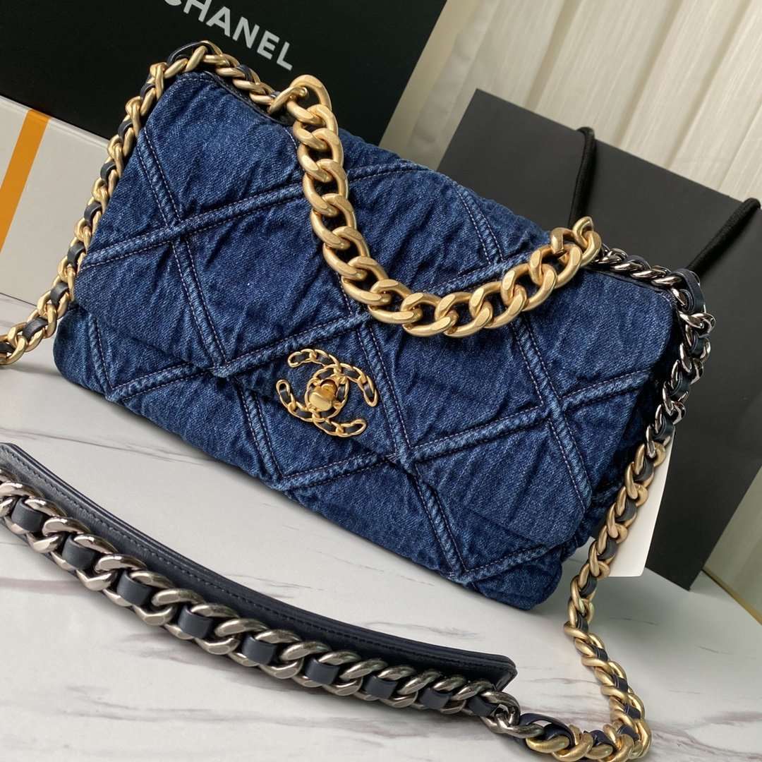 chanel-19-maxi-flap-bag-2 Crossbody