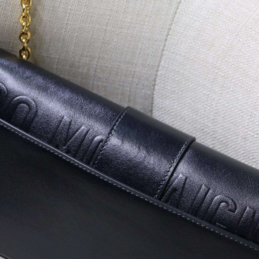 30-montaigne-pouch-9 Handle