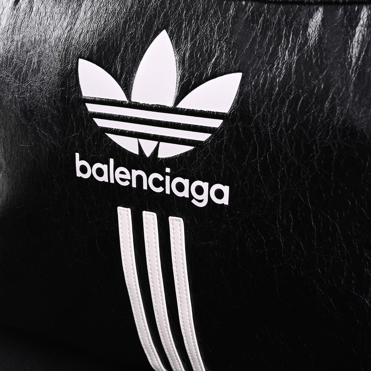 balenciaga-x-adidas-large-duffel-travel-bag-black-with-trefoil-logo-and-triple-stripes Handle