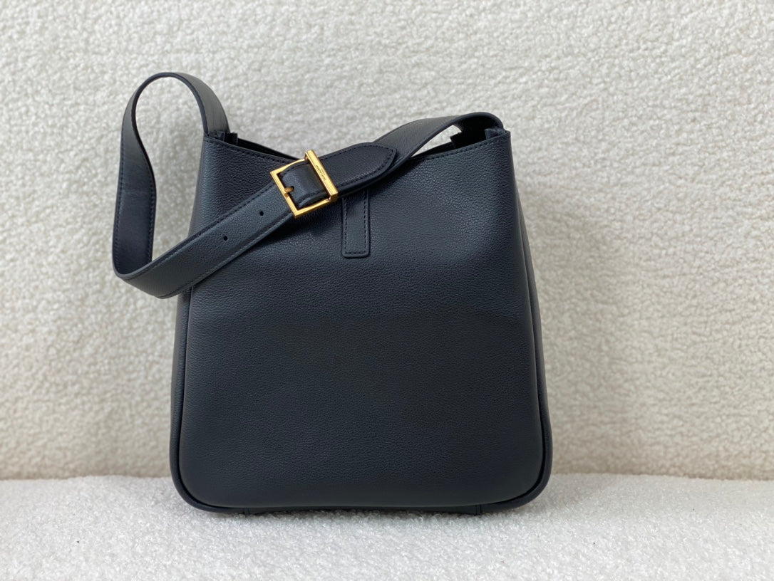 ysl-le-5-a-7-supple-small-grained-leather-black-23-x-22-x-8-5cm Shoulder
