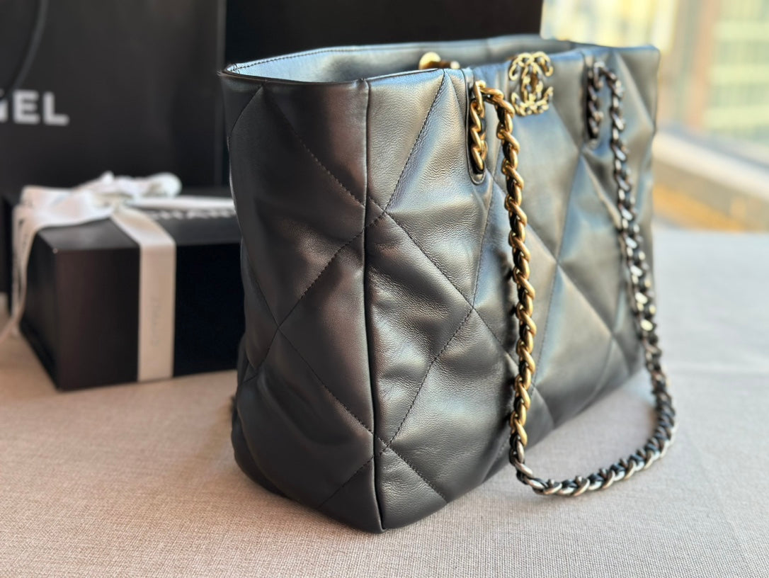 chanel-19-shopping-bag-41-black-lambskin-24-x-41-x-10-cm Tote