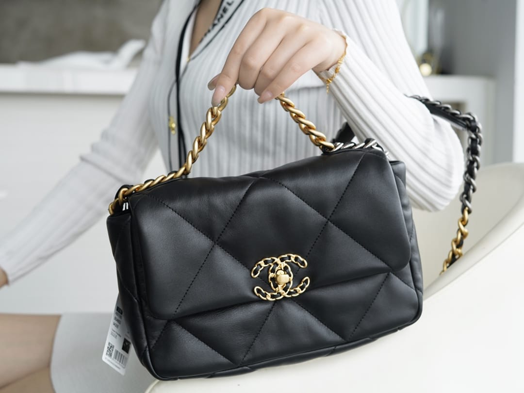 chanel-19bag-as1160-black-gold-buckle-bag-small-26cm Shoulder