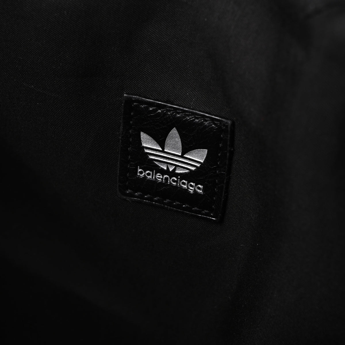 balenciaga-x-adidas-large-duffel-travel-bag-black-green-with-trefoil-logo-and-triple-stripes Handle
