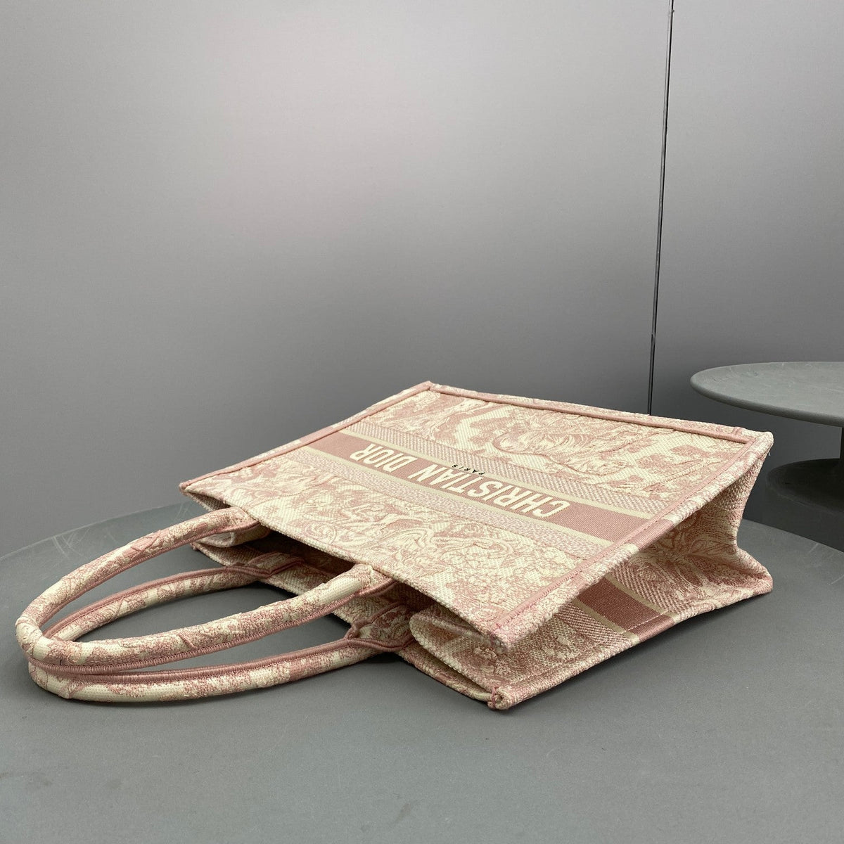 dior-book-tote-mediumpink-toile-de-jouy-embroider-36-x-27-5-x-16-5-cm Tote