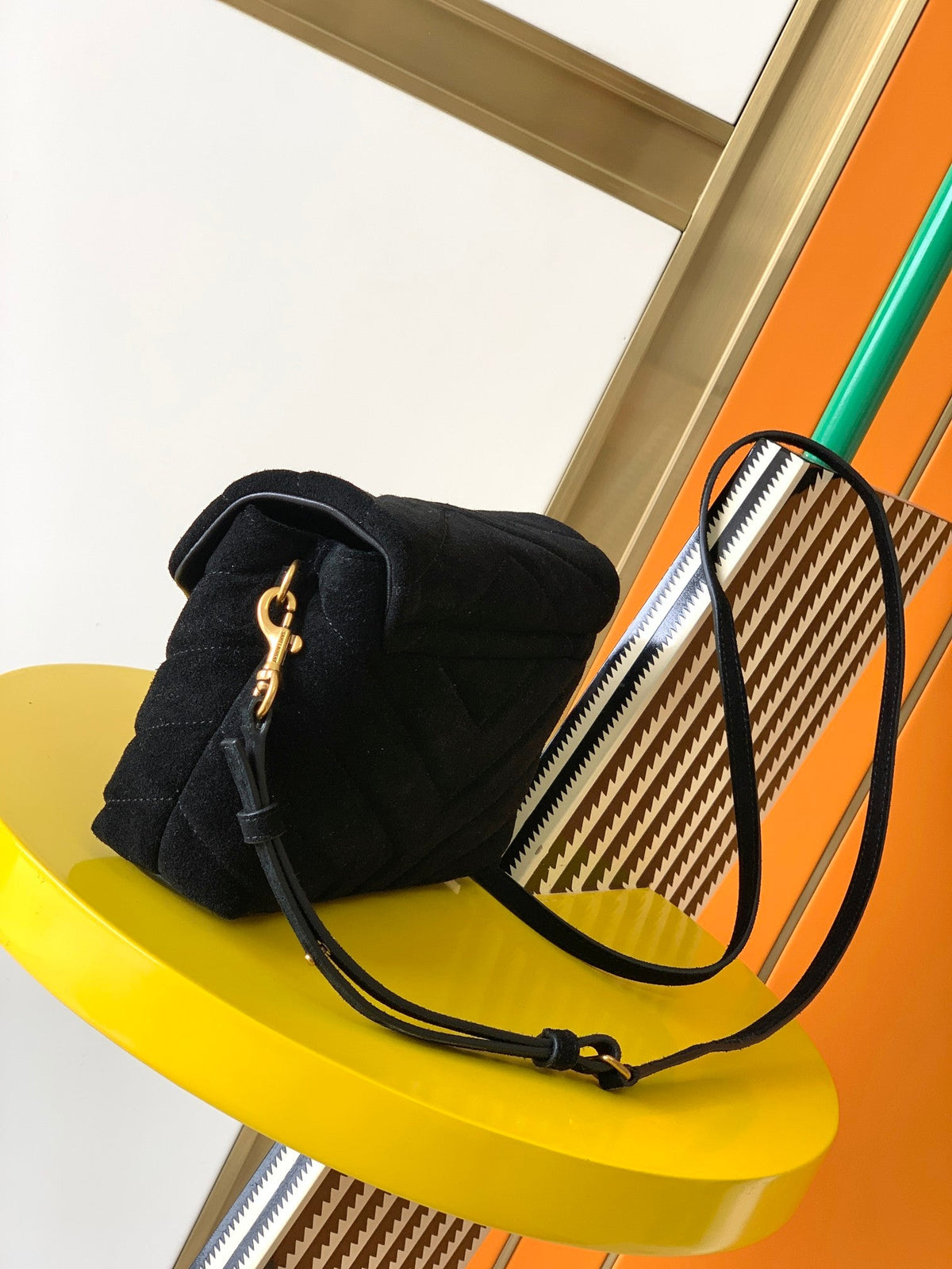 ysl-loulou-20-black-velvet-20x14x7cm Crossbody