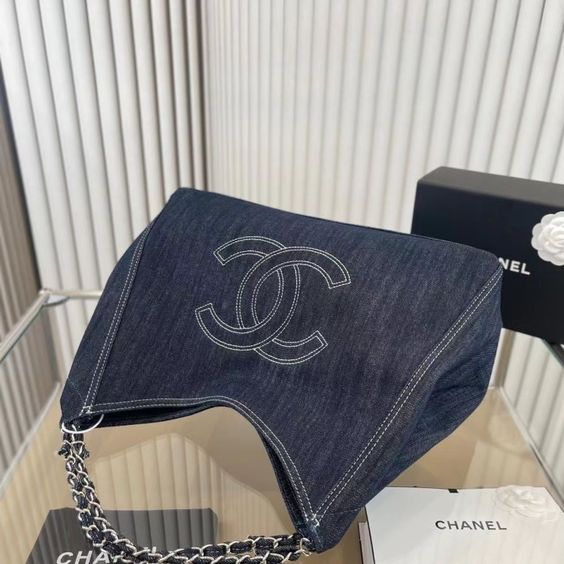 ysl-large-capacity-denim-tote-bag Tote