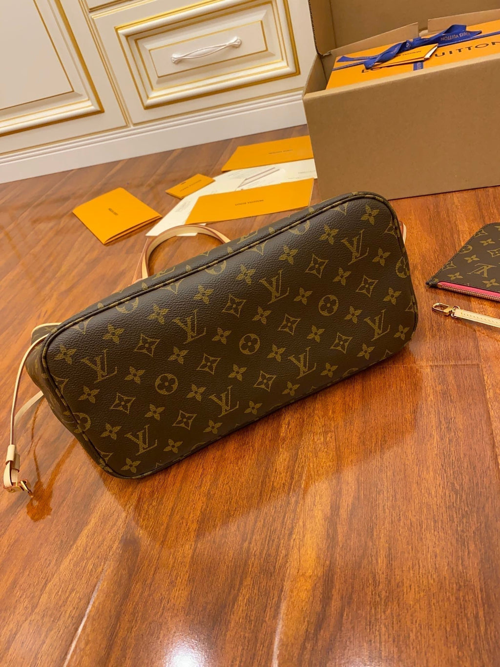 louis-vuitton-tote-leather-bag Tote