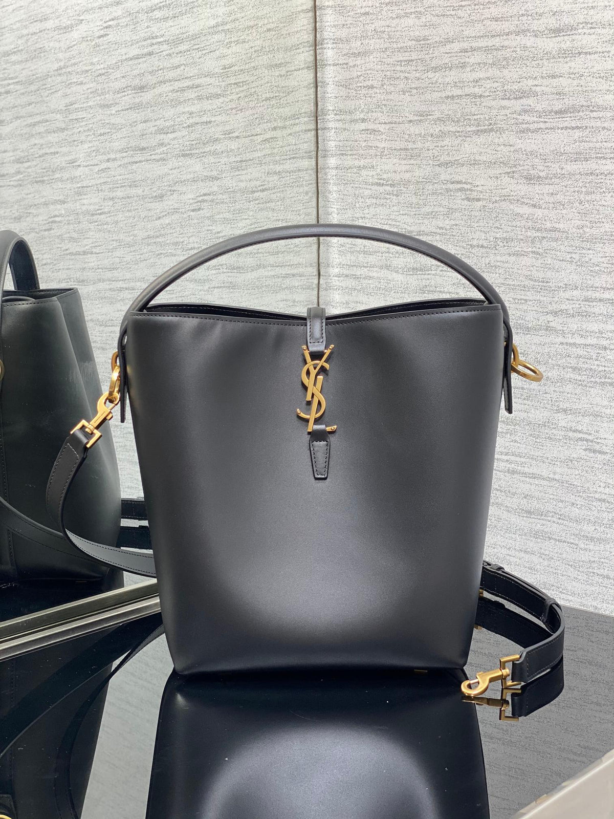 ysl-le-37-in-black-shiny-leather-20-x-25-x-16-cm Shoulder