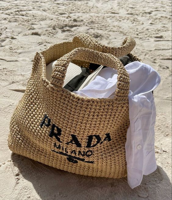 prada-raffia-bag-handbag-beach-bag-for-summer Handle