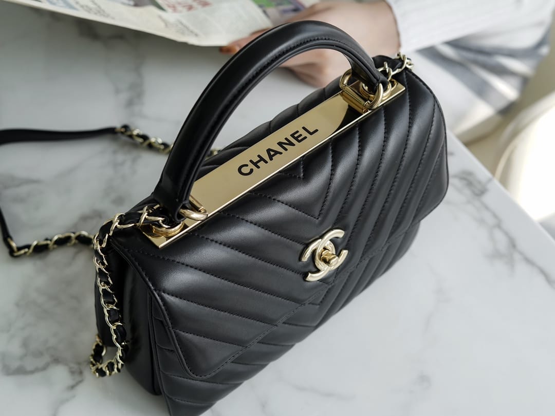 chanel-trendy-cc25-pre-owned-medium-chevron-trendy-handbag-25cm Handle