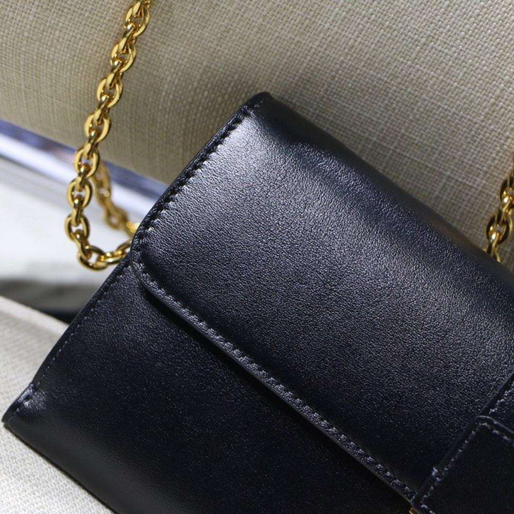 30-montaigne-pouch-9 Handle
