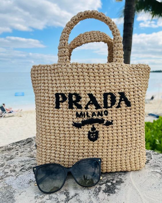 prada-raffia-bag-handbag-beach-bag-for-summer Handle