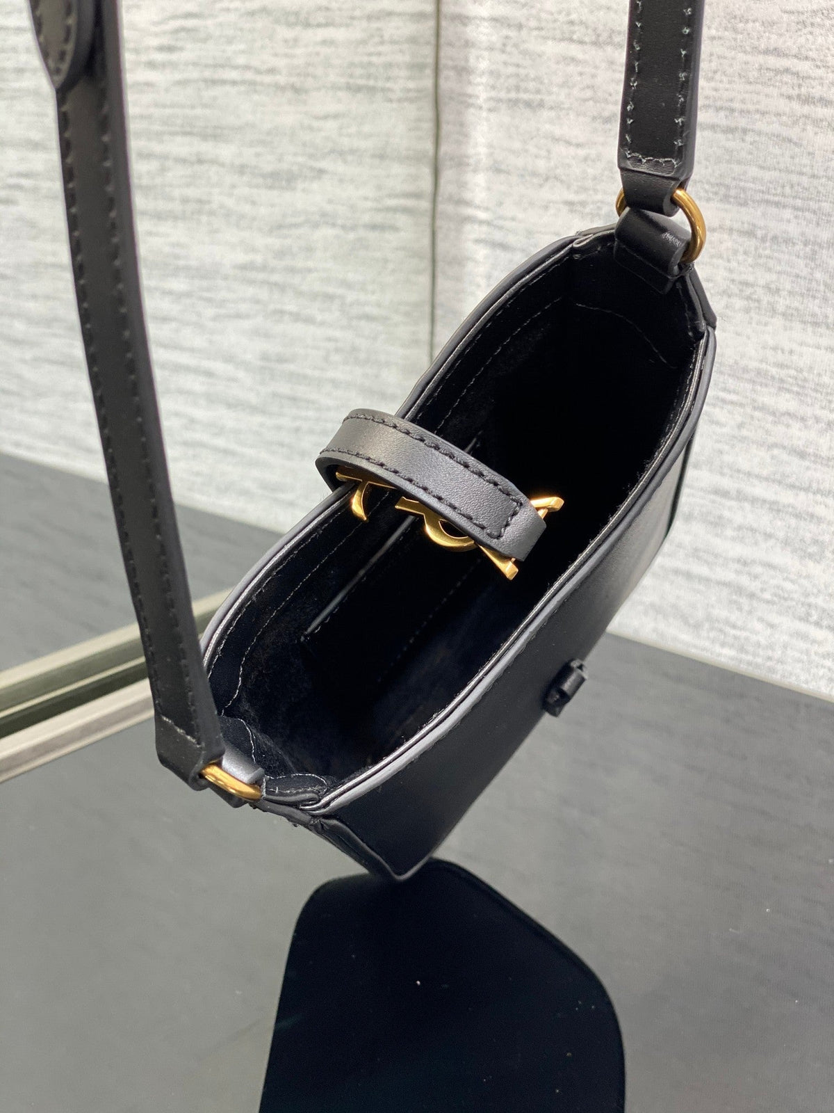 ysl-le-5-a-7-mini-black-bag-13x20x4cm Crossbody