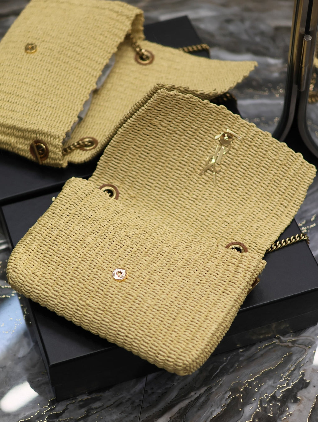 ysl-kate-in-raffia-28-5-20-6cm Crossbody