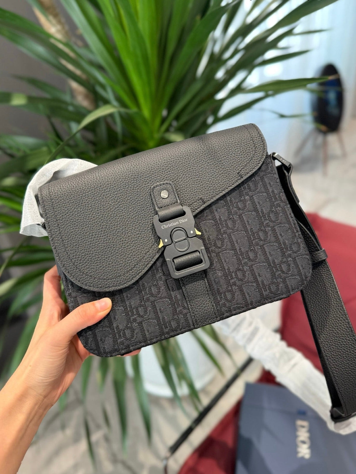 serenityll-200105-dior-bag Crossbody