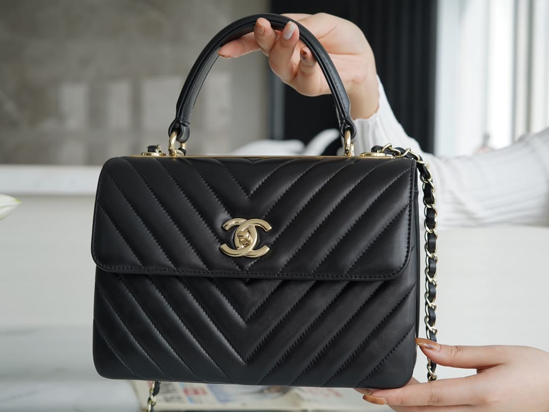 chanel-trendy-cc25-pre-owned-medium-chevron-trendy-handbag-25cm Handle