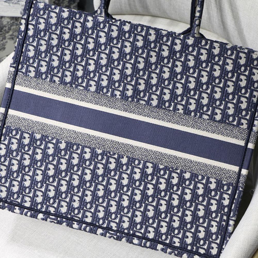 dior-book-tote-10 Tote