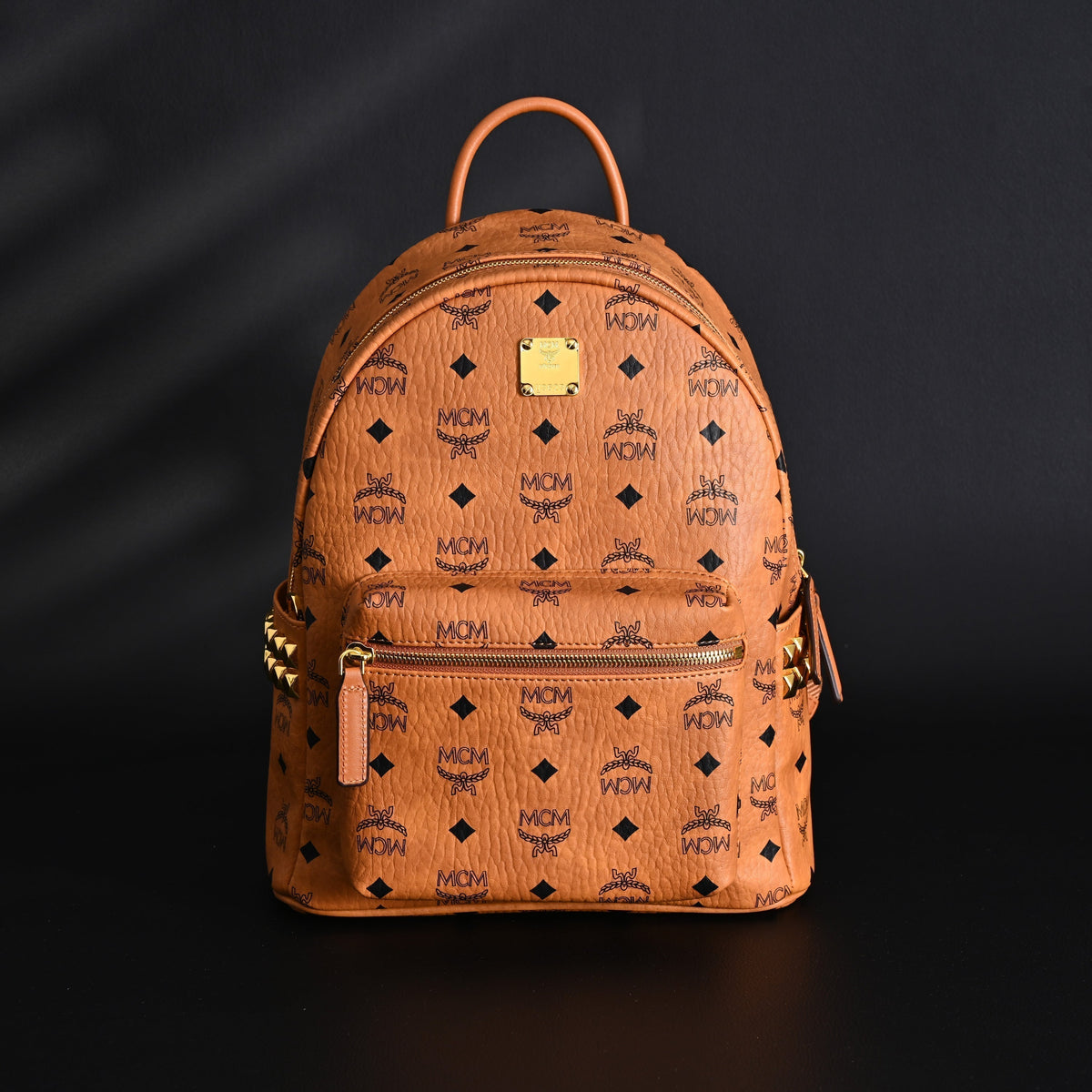 mcm-stark-visetos-medium-backpack-cognac-monogram-with-gold-tone-studs ohter