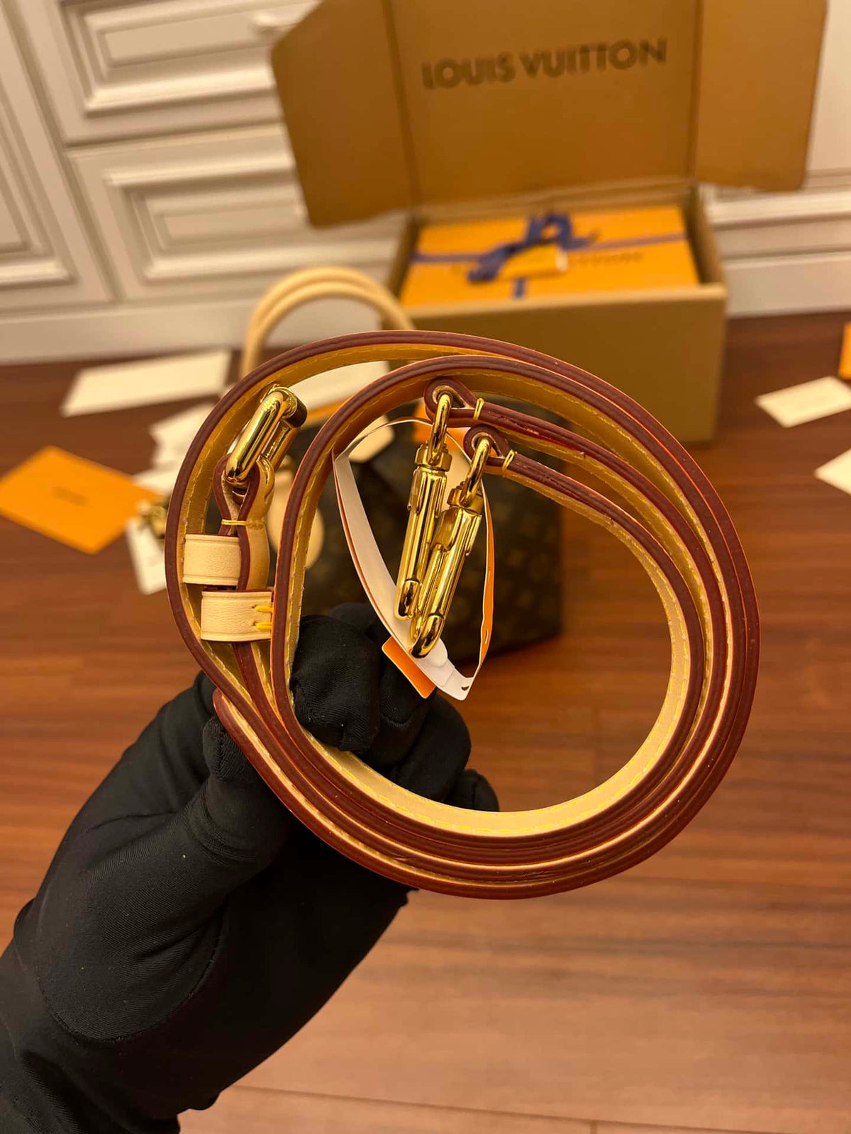 louis-vuitton-boetie-handbag Handle