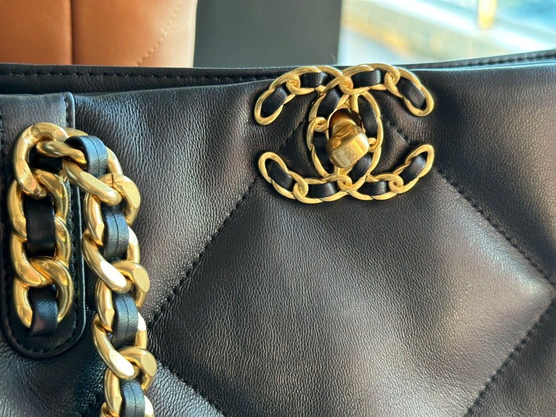 chanel-19-shopping-bag-41-black-lambskin-24-x-41-x-10-cm Tote