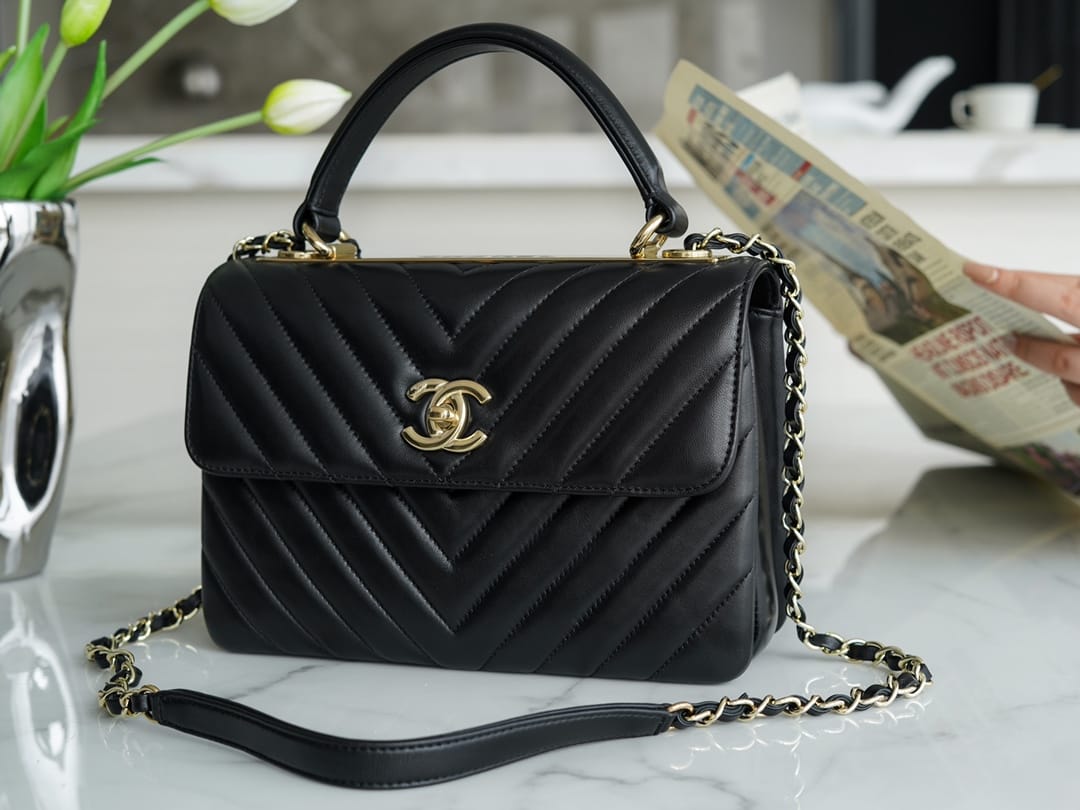 chanel-trendy-cc25-pre-owned-medium-chevron-trendy-handbag-25cm Handle