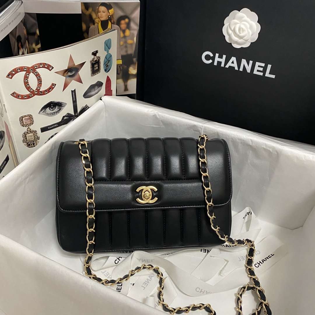 chanel-flap-bag-1 Crossbody